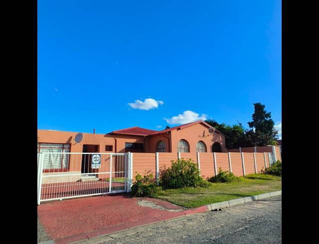 3 BEDROOM HOUSE FOR SALE IN SOUTH HILLS